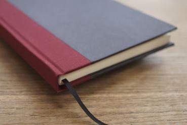Travel diary with hard cover and linen spine, black-burgundy